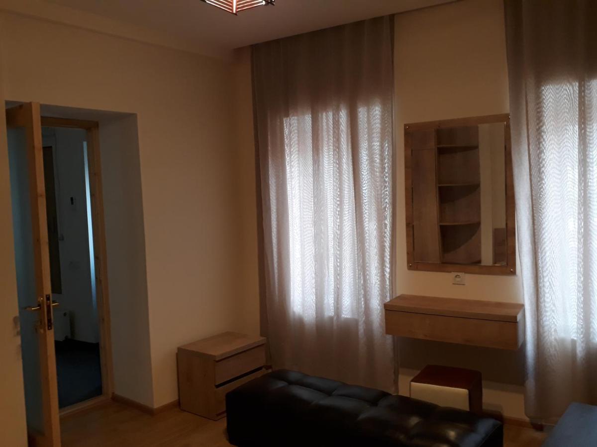 2 Bedroom Apartment In Chugureti Tbilisi Exterior photo