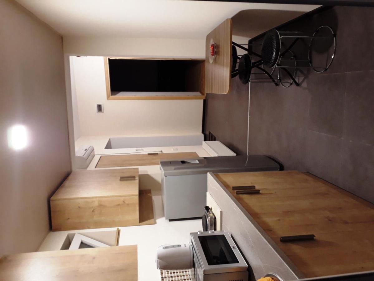 2 Bedroom Apartment In Chugureti Tbilisi Exterior photo
