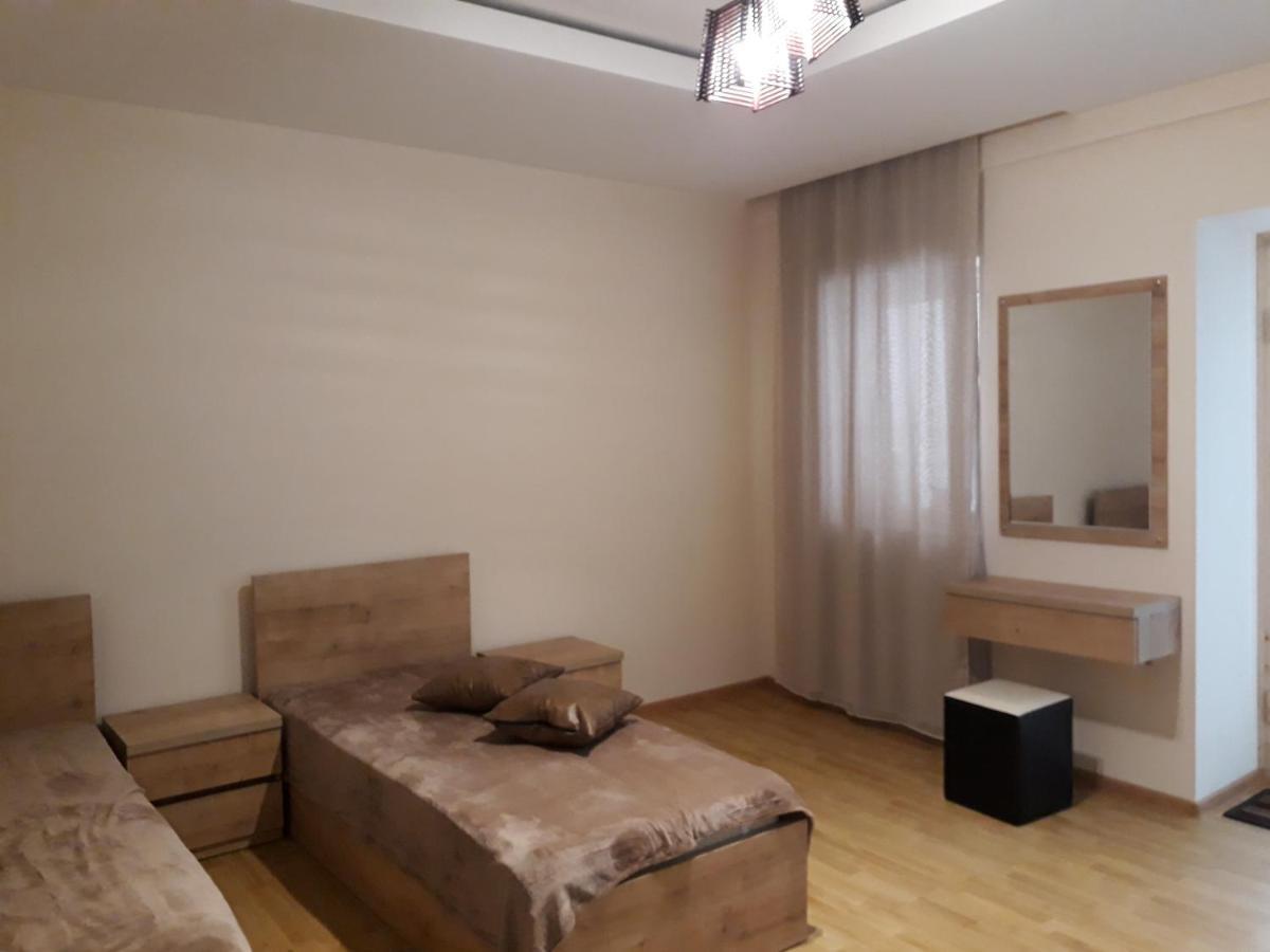 2 Bedroom Apartment In Chugureti Tbilisi Exterior photo